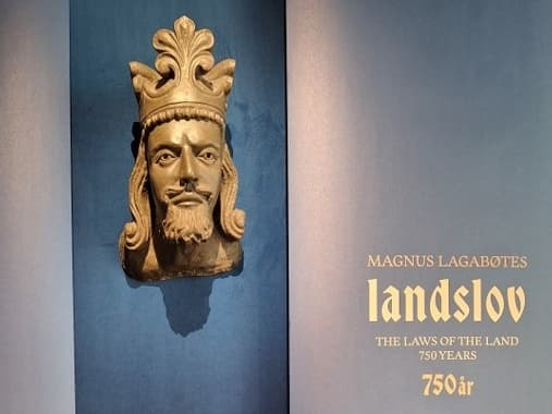 A bust of Magnus the Lawmender from the exhibition.