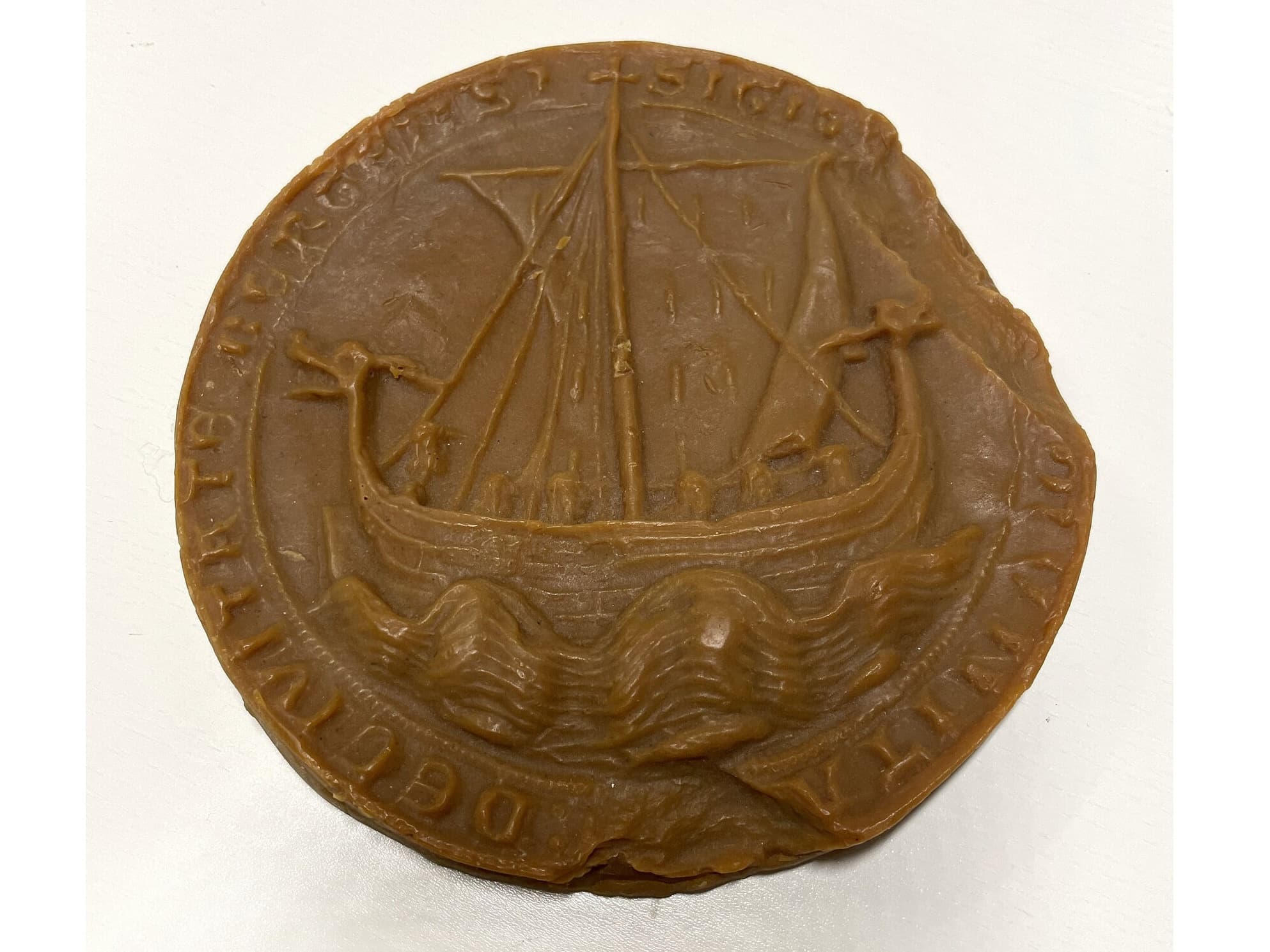 On the obverse of Bergen's seal a medieval sailship is represented.