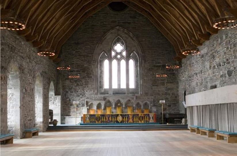 Photo of the thrones at King Håkon's Hall.