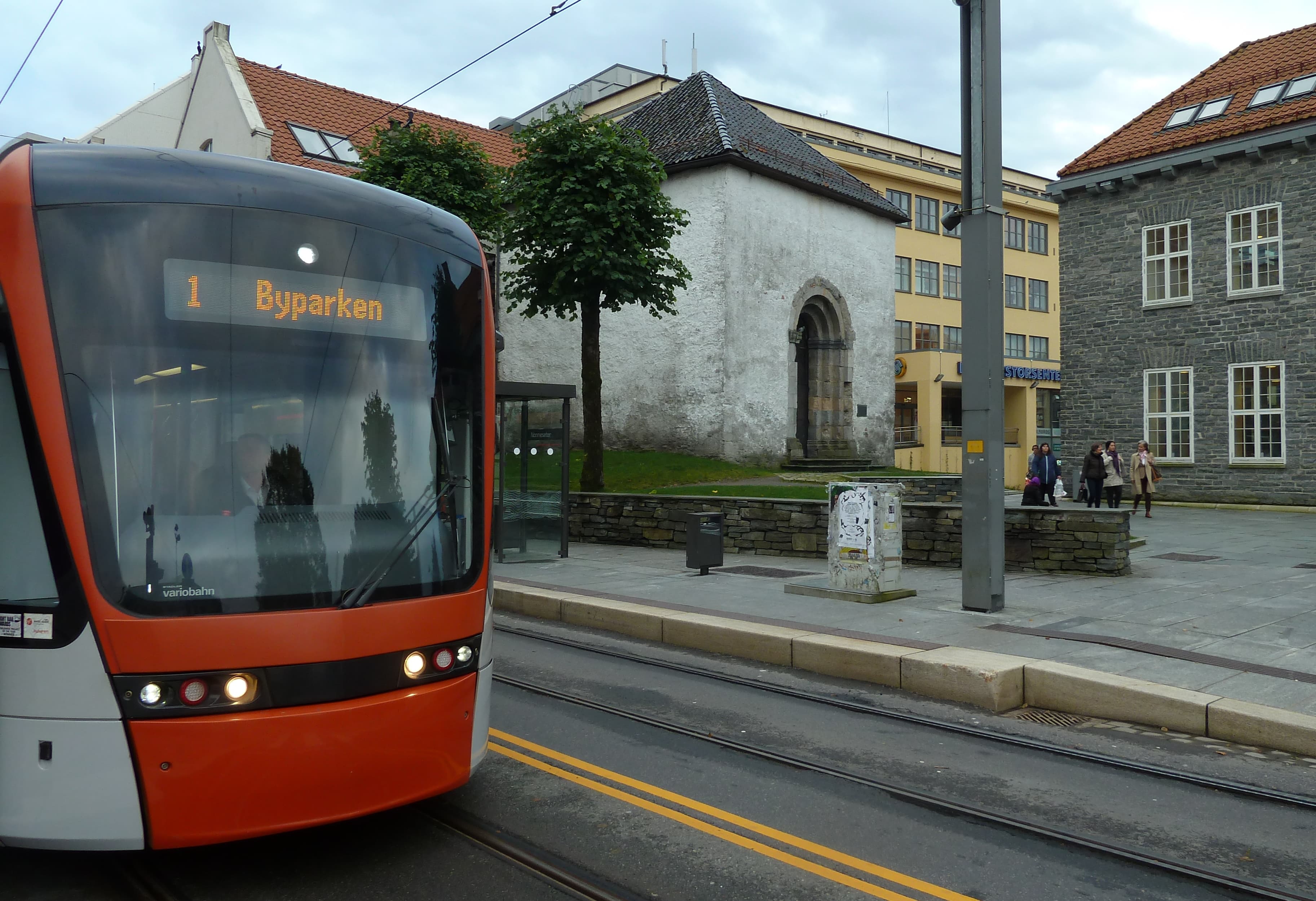 Photo of Nonneseter behind the light rail of Bergen.