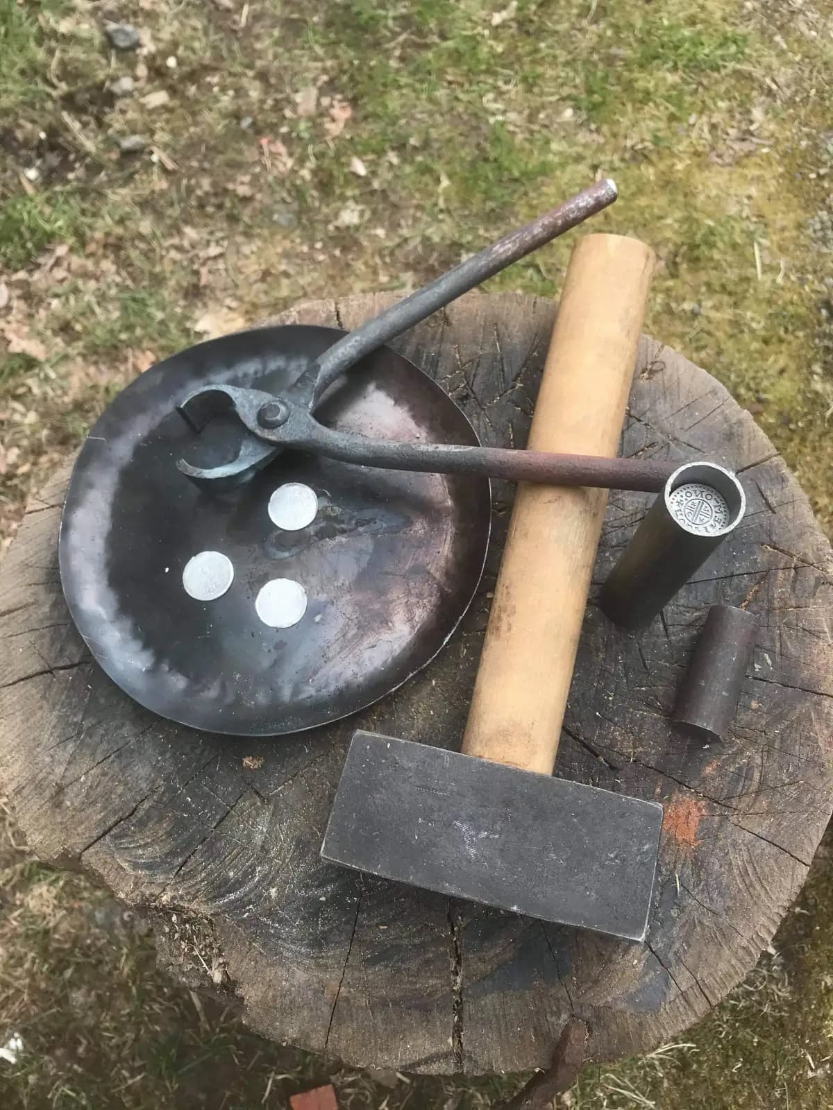 A photo showing modern tools that can be used for counterfeiting coins.